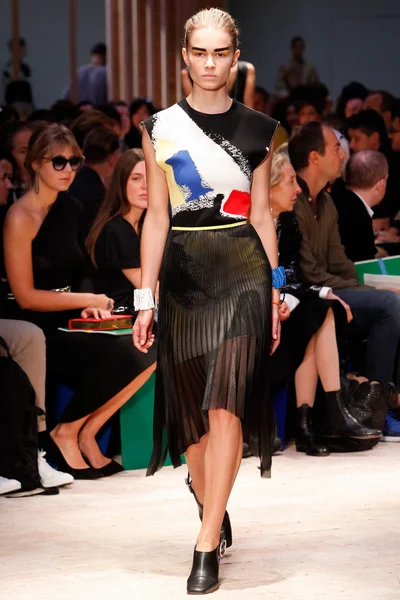 Look 24